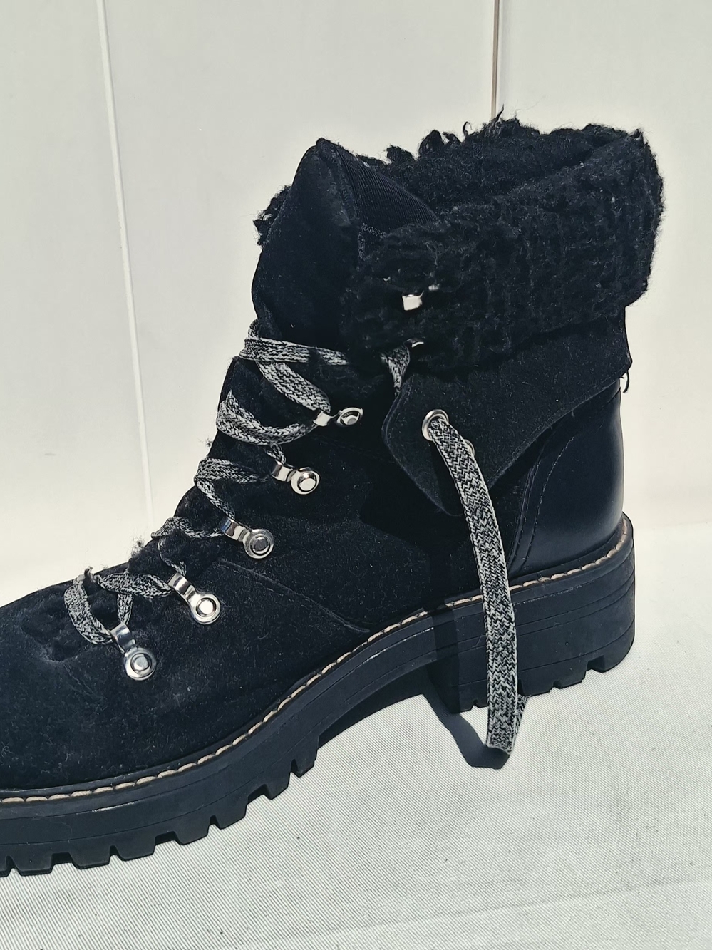 Time And Tru Women's Black Faux Fur Lace-Up Hiking Boot Size 9